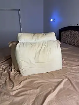 Snapshot of boymoon_20 chatting on April 2026 12:11:02 AM boymoon 20 online show from April 2026 12:11:02 AM