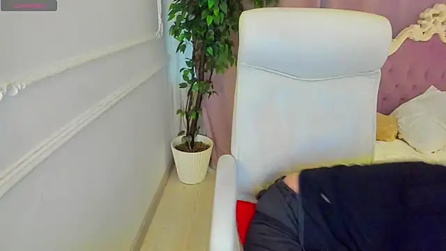 Snapshot of Lily_Marlin chatting on March 2026 07:56:01 AM Lily Marlin online show from March 2026 07:56:01 AM