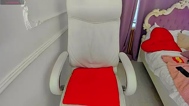 Snapshot of Lily_Marlin chatting on April 2026 03:39:01 PM Lily Marlin online show from April 2026 03:39:01 PM