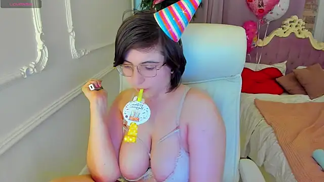 Snapshot of Lily_Marlin chatting on April 2026 12:53:02 PM Lily Marlin online show from April 2026 12:53:02 PM