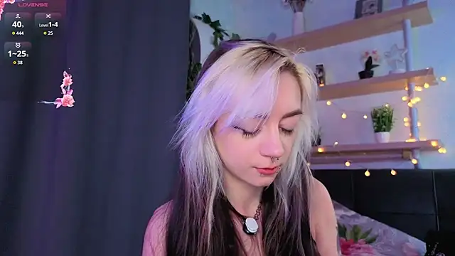 Snapshot of TristaRoht chatting on April 2026 03:17:01 PM TristaRoht online show from April 2026 03:17:01 PM