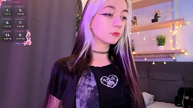 Snapshot of TristaRoht chatting on April 2026 03:06:01 PM TristaRoht online show from April 2026 03:06:01 PM