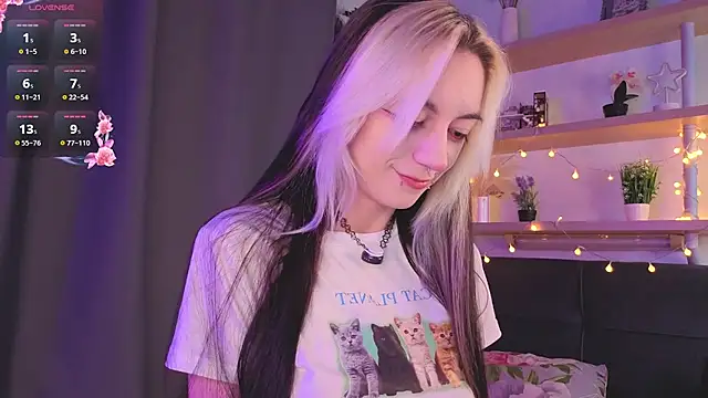 Snapshot of TristaRoht chatting on April 2026 03:14:01 PM TristaRoht online show from April 2026 03:14:01 PM