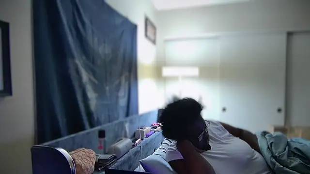 Yagurl  west online show from January 2025 01:48:01 AM