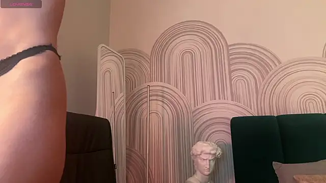 Snapshot of viviann_evans chatting on April 2026 12:46:02 AM viviann evans online show from April 2026 12:46:02 AM