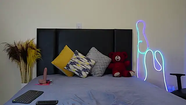 Snapshot of RosesRRed chatting on December 2024 01:02:02 AM RosesRRed online show from December 2024 01:02:02 AM