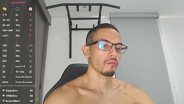 Snapshot of russthiago chatting on January 2025 04:35:01 PM russthiago online show from January 2025 04:35:01 PM