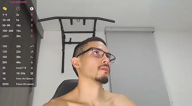 Snapshot of russthiago chatting on January 2025 11:50:01 PM russthiago online show from January 2025 11:50:01 PM