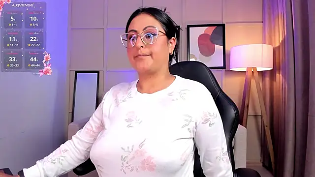 Snapshot of Amber_gold_ chatting on December 2025 03:56:02 AM Amber gold online show from December 2025 03:56:02 AM