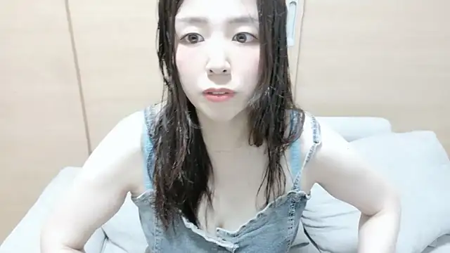 Snapshot of Arisa__ chatting on May 2026 11:51:01 AM Arisa online show from May 2026 11:51:01 AM