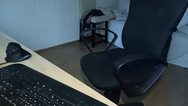 Snapshot of Rainfish chatting on October 2025 06:05:01 AM Rainfish online show from October 2025 06:05:01 AM