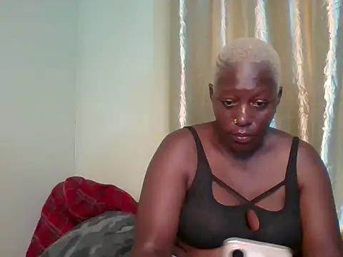 Snapshot of Poisonous_Ivy chatting on January 2025 07:10:02 PM Poisonous Ivy online show from January 2025 07:10:02 PM