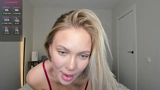 Snapshot of sarahphyllis chatting on April 2026 08:55:01 PM sarahphyllis online show from April 2026 08:55:01 PM