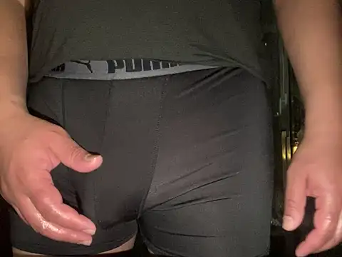 Snapshot of ThickDick_Daddy chatting on March 2026 06:17:02 AM ThickDick Daddy online show from March 2026 06:17:02 AM