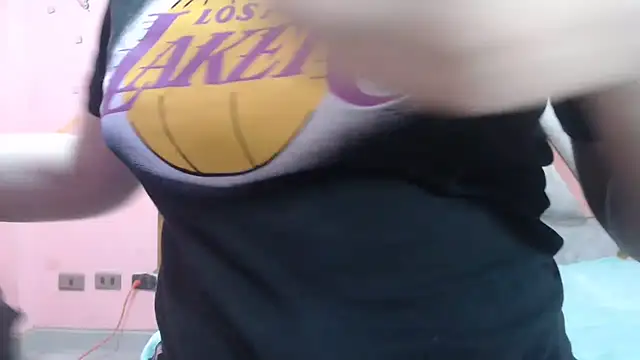 Snapshot of nadescomthxx chatting on October 2025 02:35:01 PM nadescomthxx online show from October 2025 02:35:01 PM