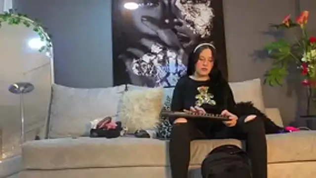 Snapshot of nadescomthxx chatting on December 2025 07:07:02 PM nadescomthxx online show from December 2025 07:07:02 PM