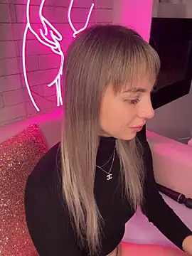 Snapshot of MiaMinx chatting on December 2024 11:21:01 PM MiaMinx online show from December 2024 11:21:01 PM