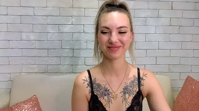 Snapshot of MiaMinx chatting on February 2025 01:49:02 AM MiaMinx online show from February 2025 01:49:02 AM