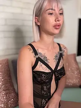 Snapshot of MiaMinx chatting on October 2025 10:55:02 PM MiaMinx online show from October 2025 10:55:02 PM