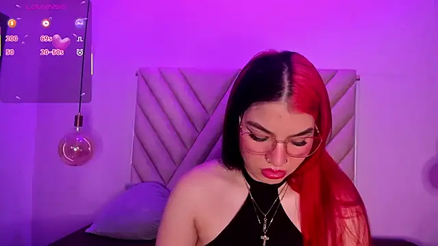 Snapshot of EmmaSwift_ chatting on September 2025 02:01:02 AM EmmaSwift online show from September 2025 02:01:02 AM