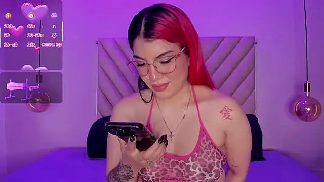 Snapshot of EmmaSwift_ chatting on November 2025 02:22:02 AM EmmaSwift online show from November 2025 02:22:02 AM