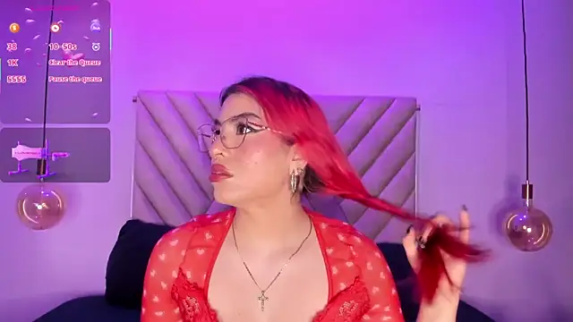 Snapshot of EmmaSwift_ chatting on November 2025 01:48:02 AM EmmaSwift online show from November 2025 01:48:02 AM