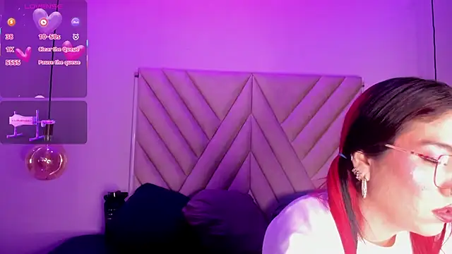 Snapshot of EmmaSwift_ chatting on November 2025 01:27:02 AM EmmaSwift online show from November 2025 01:27:02 AM