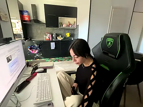 Snapshot of Chloe_Ricci chatting on November 2025 07:52:02 AM Chloe Ricci online show from November 2025 07:52:02 AM