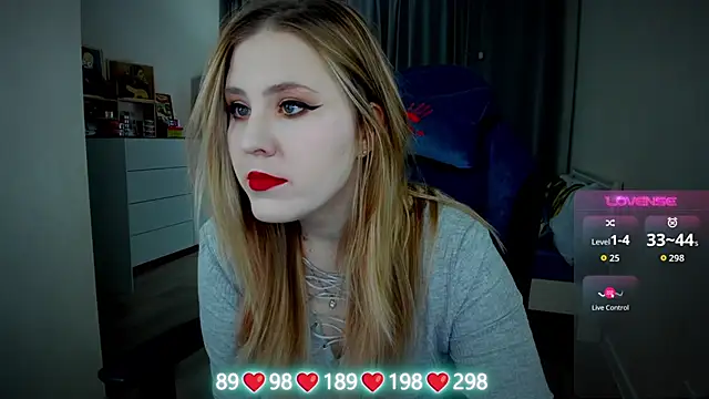 Olivia Munk online show from October 2025 04:58:01 AM