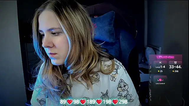 Olivia Munk online show from November 2025 04:04:01 AM