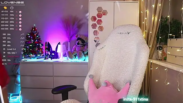 Snapshot of Break-me-Shake-me chatting on December 2024 10:13:01 PM Break-me-Shake-me online show from December 2024 10:13:01 PM