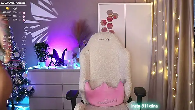 Snapshot of Break-me-Shake-me chatting on January 2025 01:56:02 AM Break-me-Shake-me online show from January 2025 01:56:02 AM