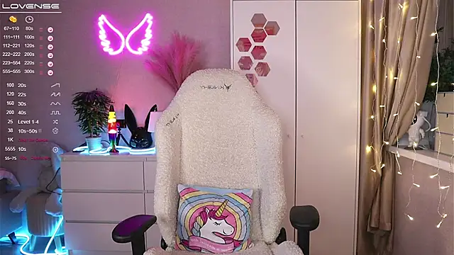 Snapshot of Break-me-Shake-me chatting on January 2025 01:37:02 AM Break-me-Shake-me online show from January 2025 01:37:02 AM