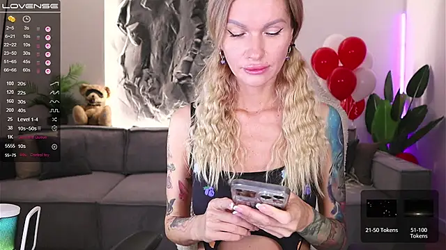 Snapshot of Break-me-Shake-me chatting on October 2025 10:51:02 PM Break-me-Shake-me online show from October 2025 10:51:02 PM