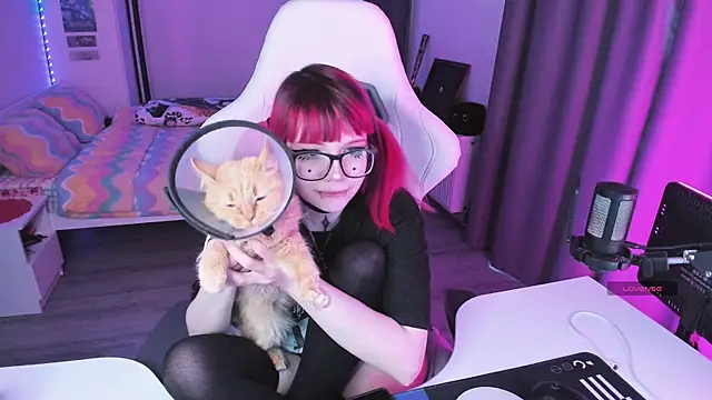 Snapshot of Yumi_Youkai chatting on April 2026 03:52:01 PM Yumi Youkai online show from April 2026 03:52:01 PM