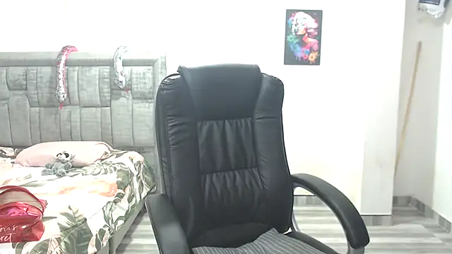 Snapshot of LAURA_CRAIZY chatting on January 2026 03:08:02 AM LAURA CRAIZY online show from January 2026 03:08:02 AM