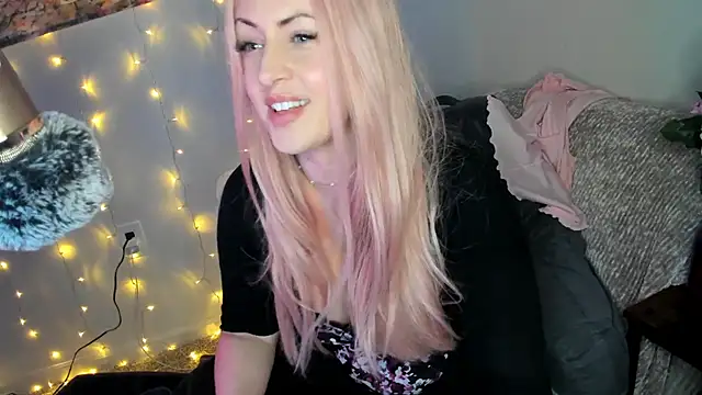 Snapshot of lovejulietxo chatting on December 2024 05:09:02 AM lovejulietxo online show from December 2024 05:09:02 AM