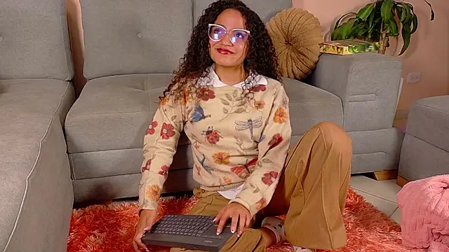 Snapshot of DAHLIA_BROWNIE chatting on April 2026 12:56:01 AM DAHLIA BROWNIE online show from April 2026 12:56:01 AM