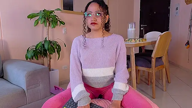 Snapshot of DAHLIA_BROWNIE chatting on April 2026 08:44:01 PM DAHLIA BROWNIE online show from April 2026 08:44:01 PM