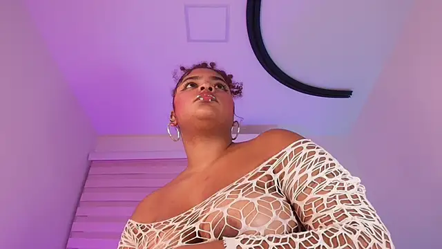 jones maddy  online show from November 2025 12:08:02 PM