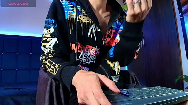 Snapshot of kuzzcoo chatting on September 2025 01:05:02 PM kuzzcoo online show from September 2025 01:05:02 PM