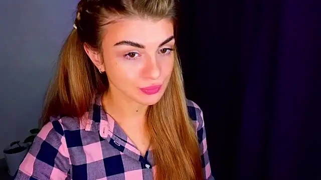 Snapshot of _comefeelme_ chatting on November 2025 06:46:02 AM comefeelme online show from November 2025 06:46:02 AM