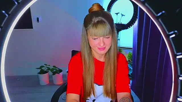 Snapshot of _comefeelme_ chatting on November 2025 04:51:02 PM comefeelme online show from November 2025 04:51:02 PM