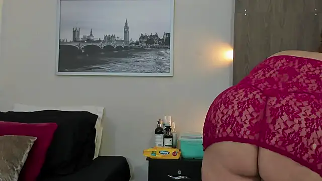 Cheryl JONES online show from September 2025 01:35:01 PM