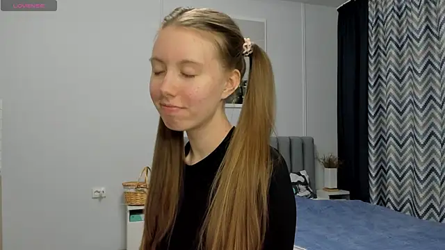 Snapshot of Peggy_Beauty chatting on December 2024 02:09:02 AM Peggy Beauty online show from December 2024 02:09:02 AM