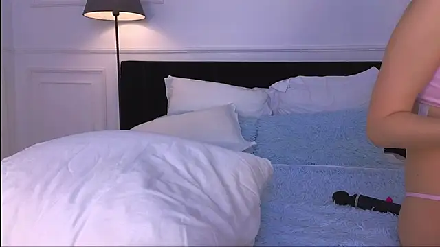 NicoleMarani online show from December 2025 02:42:01 AM