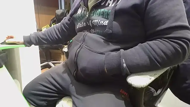 Snapshot of tipko123 chatting on April 2026 01:39:01 PM tipko123 online show from April 2026 01:39:01 PM