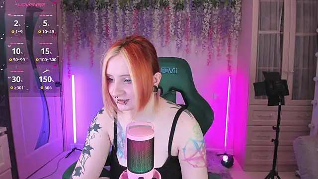 Snapshot of EmmyBunny chatting on April 2026 05:14:02 PM EmmyBunny online show from April 2026 05:14:02 PM