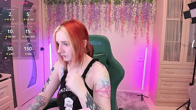 Snapshot of EmmyBunny chatting on April 2026 02:43:01 PM EmmyBunny online show from April 2026 02:43:01 PM