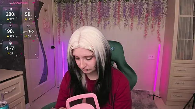 Snapshot of EmmyBunny chatting on April 2026 02:56:01 PM EmmyBunny online show from April 2026 02:56:01 PM